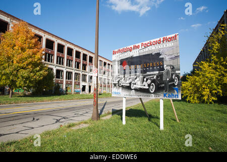 Un po' di lavori di costruzione in corso da parte del nuovo proprietario Fernando Palazuelo al Detroit Packard stabilimento automobilistico. Detroit, MI, Stati Uniti d'America, 25 ottobre 2014. Foto Stock