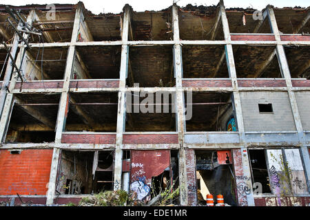 Un po' di lavori di costruzione in corso da parte del nuovo proprietario Fernando Palazuelo al Detroit Packard stabilimento automobilistico. Detroit, MI, Stati Uniti d'America, 25 ottobre 2014. Foto Stock