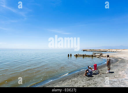 I pescatori dal Salton Sea a Bombay Beach, Imperial County, California, Stati Uniti d'America Foto Stock