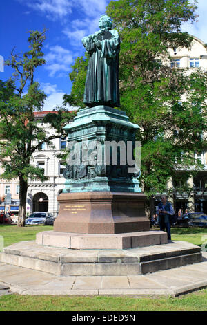 Il Martin Luther monumento a Eisenach è stato inaugurato nel 1895. Essa onora Martin Luther, che viveva al Wartburg dal 1521 fino al 1522. Foto: Klaus Nowottnick Data: 7 settembre 2012 Foto Stock