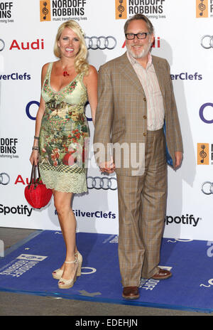 Il Nordoff Robbins Silver Clef Awards 2014 tenutosi presso il Park Lane Hilton - Arrivi con: Nancy Sorrell,Vic Reeves dove: Londra, Regno Unito quando: 04 Lug 2014 Foto Stock