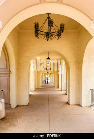 Arcade nella Casa del Prado, il Parco Balboa, San Diego, California, Stati Uniti d'America Foto Stock