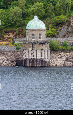 Foel Tower è la aspirazione del Garreg-ddu serbatoio, l'acqua inizia il suo 73 miglio viaggio a Birmingham. Elan Valley, POWYS, GALLES Foto Stock