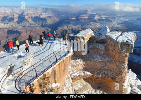 Vista della neve il rivestimento del bordo Sud del Grand Canyon da Yavapai Point Gennaio 2, 2015 Il villaggio di Grand Canyon, AZ. Foto Stock