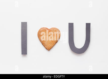 "Ti amo' fatta di carta tagliata e un focolare forma cookie Foto Stock