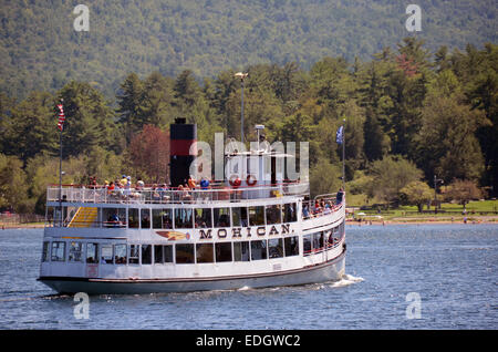 Lake George, Stati Uniti d'America - 7 Agosto 2012: il turista a godere di escursioni lungo le rive del lago George, nello Stato di New York il 7 agosto 2012. Foto Stock