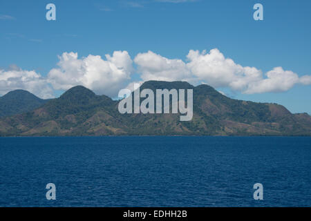 La Melanesia, Isole Salomone, isola di Guadalcanal. Vista costiera della zona intorno alla città capitale di Honiara. Foto Stock