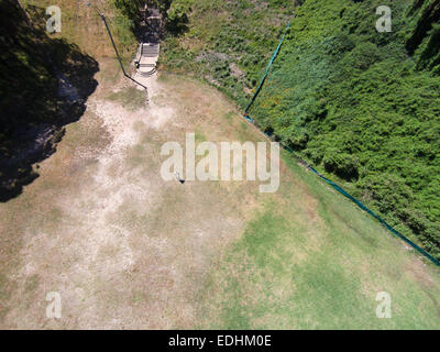 Vista da molto in alto di Operatore drone Foto Stock