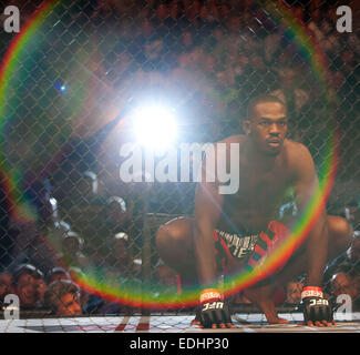 UFC light heavyweight champion Jon Jones ha fallito un test di farmaco prima di questo fine settimana passato di UFC 182 caso dovuti a cocaina metaboliti e ha inserito la riabilitazione. Jones (21-1 MMA, 15-1 UFC) ha difeso con successo il suo titolo per un'ottava volta consecutiva dopo aver sconfitto D. Cormier mediante decisione unanime al gen. 3 pay-per-view evento. Egli è stato testato in modo casuale il 4 dicembre e i risultati sono tornati a Dic. 23. La droga test rilevato benzoilecgonina, il principale metabolita di cocaina. Nella foto - sett. 24, 2011 - Denver, Colorado, U.S.A. - JON Jones prepara se stesso per combattere Rampage Jackson du Foto Stock