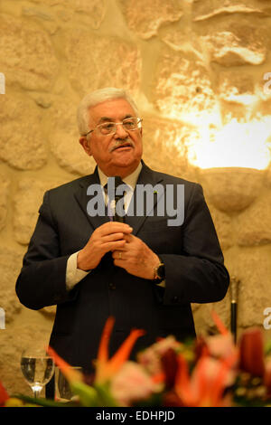 Betlemme, West Bank, Territorio palestinese. Il 6 gennaio, 2015. Il presidente palestinese Mahmoud Abbas (Abu Mazen) partecipa a una cena di una vacanza di Natale per calendario orientale, in Cisgiordania città di Betlemme, 6 gennaio 2014 © Thaer Ganaim APA/images/ZUMA filo/Alamy Live News Foto Stock