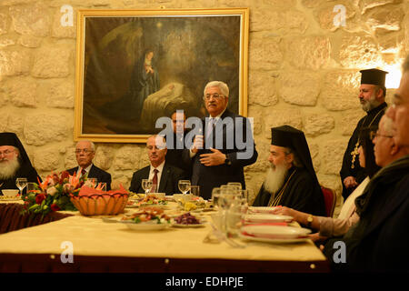 Betlemme, West Bank, Territorio palestinese. Il 6 gennaio, 2015. Il presidente palestinese Mahmoud Abbas (Abu Mazen) partecipa a una cena di una vacanza di Natale per calendario orientale, in Cisgiordania città di Betlemme, 6 gennaio 2014 © Thaer Ganaim APA/images/ZUMA filo/Alamy Live News Foto Stock