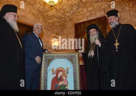 Betlemme, West Bank, Territorio palestinese. Il 6 gennaio, 2015. Il presidente palestinese Mahmoud Abbas (Abu Mazen) partecipa a una cena di una vacanza di Natale per calendario orientale, in Cisgiordania città di Betlemme, 6 gennaio 2014 © Thaer Ganaim APA/images/ZUMA filo/Alamy Live News Foto Stock