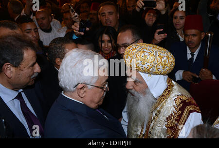 Betlemme, West Bank, Territorio palestinese. Il 6 gennaio, 2015. Il presidente palestinese Mahmoud Abbas (Abu Mazen) assiste la Messa di mezzanotte per la festa del Natale ortodosso, confessioni cristiane © Thaer Ganaim APA/images/ZUMA filo/Alamy Live News Foto Stock