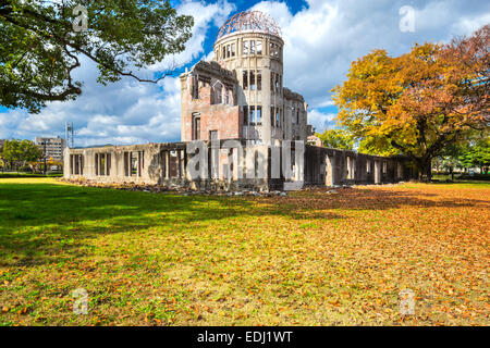 La cupola atomica, ex Hiroshima Promozione Industriale Hall, distrutta da la prima bomba atomica in guerra, a Hiroshima, Giappone. Foto Stock