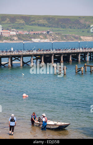 Swanage pier e la costa del Dorset in Maggio Foto Stock