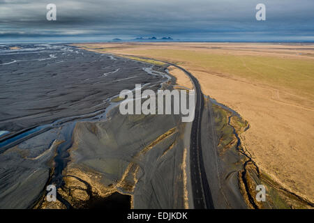 Vista aerea del terreno coltivato sulla costa sud dell'Islanda. Foto Stock