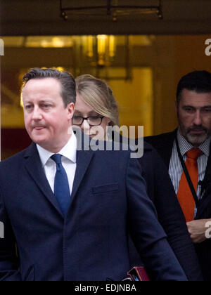 Westminster London,UK. Il 7 gennaio 2015. Il Primo Ministro David Cameron lascia 10 di Downing Street per il suo primo PMQ Primo Ministro domande del nuovo anno presso le case dei comuni in Parlamento Credito: amer ghazzal/Alamy Live News Foto Stock