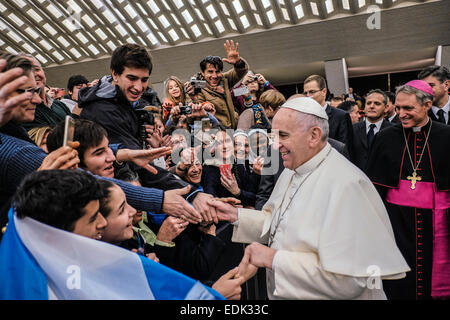 Città del Vaticano. 07Th gen, 2015. Prima udienza generale del nuovo anno per il Papa Francesco - Sala Nervi, 07 Jan 2015 Credit: Davvero Facile Star/Alamy Live News Foto Stock