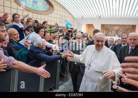 Città del Vaticano. 07Th gen, 2015. Prima udienza generale del nuovo anno per il Papa Francesco - Sala Nervi, 07 Jan 2015 Credit: Davvero Facile Star/Alamy Live News Foto Stock