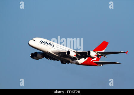 VH-OQE Qantas Airbus A380 842, Inghilterra, Regno Unito Foto Stock