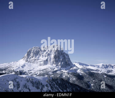 Il Sassolungo Sassolungo Val Gardena Alpe di Siusi allo Sciliar Sciliar e Santnerspitz dal Passo Gardena Selva Dolomiti Foto Stock