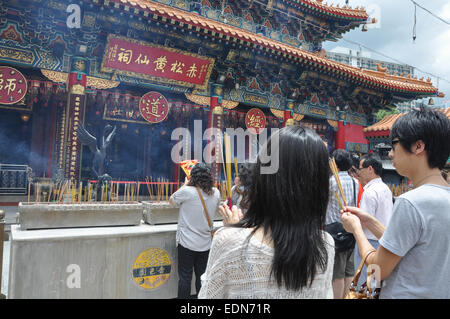 L'altare principale - Sik sik Wong Tai Sin temple, Kowloon, Hong Kong, che pretende di 'make ogni desiderio su richiesta" Foto Stock