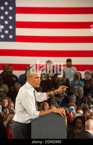 Wayne, Michigan, Stati Uniti d'America. Il presidente Barack Obama parla a Ford Michigan impianto di assemblaggio. Obama ha celebrato i costruttori di auto' risorgere poiché il 2009 governo bailout del settore auto. Credito: Jim West/Alamy Live News Foto Stock