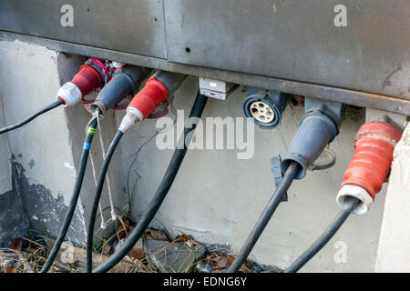 Prese elettriche fili e cavi elettrici Foto Stock