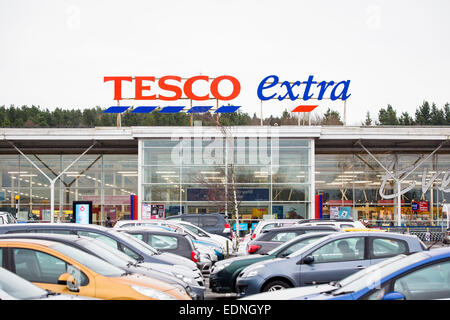 Un Tesco superstore extra a Swansea davanti a un aggiornamento di trading. Lunedì 5 Gennaio, 2015. Foto Stock