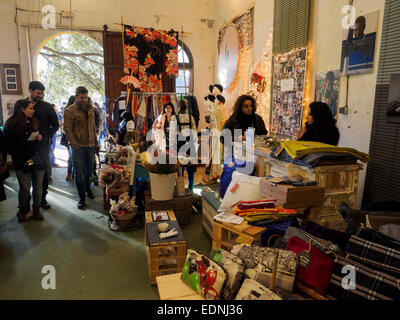 Palo Alto mercato su un vecchio edificio industriale nel quartiere Poblenou, Barcellona, Spagna Foto Stock