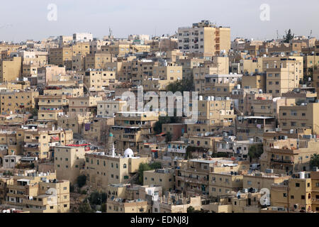 Mare di case, vista dalla Cittadella di Amman, Amman, Giordania Foto Stock