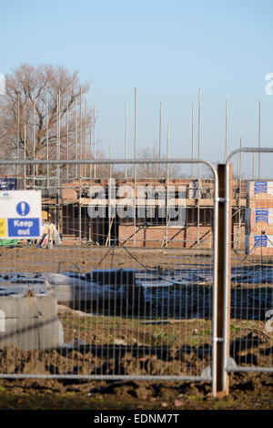 Sito in costruzione per nuove case in costruzione a Bedford, Bedfordshire, Inghilterra Foto Stock