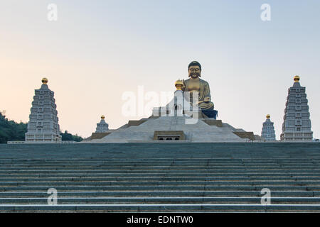 Tramonto a Fo Guang Shan buddist tempio di Kaohsiung, Taiwan. Foto Stock