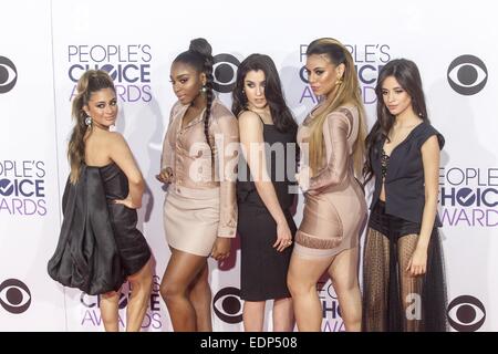 Los Angeles, Stati Uniti d'America. Il 7 gennaio, 2015. (L-R) cantanti alleato Brooke Hernandez, Normani Hamilton, Lauren Jauregui, Dina Jane Hansen e Camila Cabello del quinto armonia frequentare la quarantunesima edizione annuale di People's Choice Awards presso il Nokia Theatre LA Live su Gennaio 7, 2015 a Los Angeles, California. Foto Stock