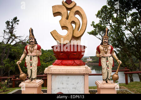 Mauritius Grand Bassin, Ganga Talao lago sacro, om synbol statua Foto Stock