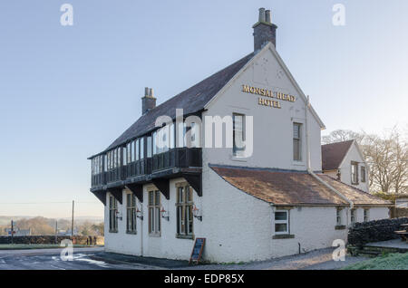 Monsal Head Hotel che si affaccia su Monsal Dale nel Derbyshire Peak District Foto Stock