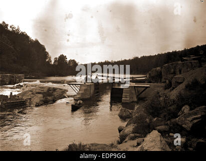 Saranac diga sul fiume e la serratura e Mtns Adirondack, N.Y, Jackson, William Henry, 1843-1942, dighe, fiumi, serrature (ingegneria idraulica) Foto Stock