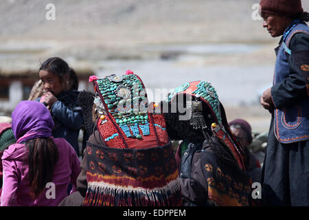 La popolazione locale in remoto villaggio himalayana di Rangdum che è nella valle Suru regione del Ladakh Foto Stock