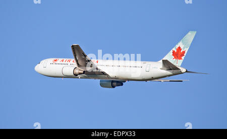 Air Canada Boeing 767 C-FPCA in partenza dall'aeroporto di Heathrow LHR Foto Stock