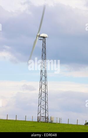 Le turbine eoliche a lato Barrock Farm, Carlisle, Cumbria, Inghilterra, Regno Unito. Foto Stock