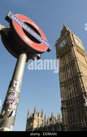 Segno della metropolitana e il Big Ben Foto Stock