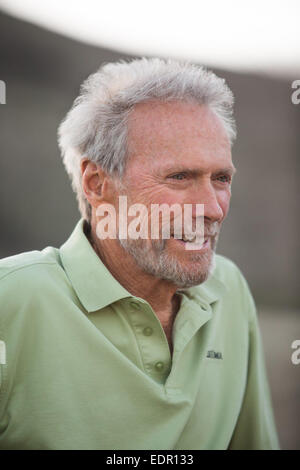 American Sniper è un 2014 American Biographical film d'azione diretto da Clint Eastwood e scritto da jason Dean Hall. Esso è basato su Chris Kyle's autobiografia American Sniper: Autobiografia di più letali Sniper NEGLI STATI UNITI Storia militare e stelle Bradley Cooper e Sienna Miller con Luke Grimes, Kyle Gallner, Sam Jaeger, Jake McDorman e Cory Hardrict in ruoli di supporto. Foto Stock