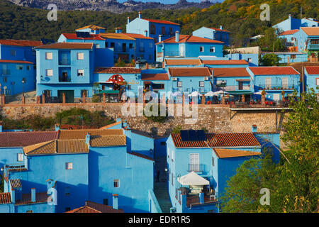 Juzcar, Genal Valley, Genal River Valley, Serrania de Ronda. I puffi Village, provincia di Malaga, Andalusia. Spagna Foto Stock