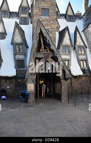 Tre Broomsticks Ristorante all'interno del mondo di Wizarding di Harry Potter a Universal Islands of Adventure di Orlando in Florida. Foto Stock