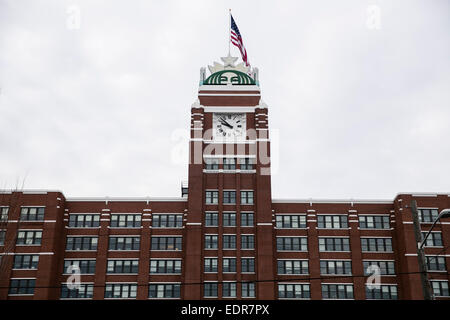 Un logo segno al di fuori della sede della Starbucks Coffee Company a Seattle, Washington. Foto Stock