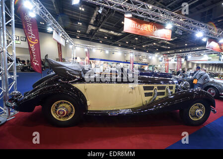 Londra, Regno Unito. 08 gen 2015. Michelin chef nominale James Martin e presentatore televisivo James può ufficialmente inaugurato il primo mai London Classic Cars show a Londra ExCeL Exhibition. Credito: Vedere Li/Alamy Live News Foto Stock