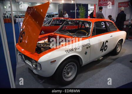 Londra, Regno Unito. 08 gen 2015. Michelin chef nominale James Martin e presentatore televisivo James può ufficialmente inaugurato il primo mai London Classic Cars show a Londra ExCeL Exhibition. Credito: Vedere Li/Alamy Live News Foto Stock