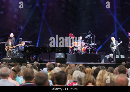 Elton John performing live a Garry Weber Stadion come parte del suo Greatest Hits Tour Tour 2014 dotate di Elton John dove: Halle / Westfalen, Germania Quando: 06 Lug 2014 Foto Stock