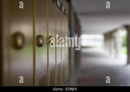 Dettagli della vita quotidiana in un condominio. Foto Stock