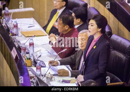 Bangkok, Tailandia. Il 9 gennaio, 2015. YINGLUCK SHINAWATRA, ex Primo Ministro della Thailandia, presenta la sua difesa durante il suo impeachment prova nell'Assemblea nazionale legislativa. Thailandia del militare-nominato Assemblea nazionale legislativa ha iniziato impeachment audizioni venerdì contro l ex Primo Ministro Yingluck Shinawatra. Credito: ZUMA Press, Inc./Alamy Live News Foto Stock